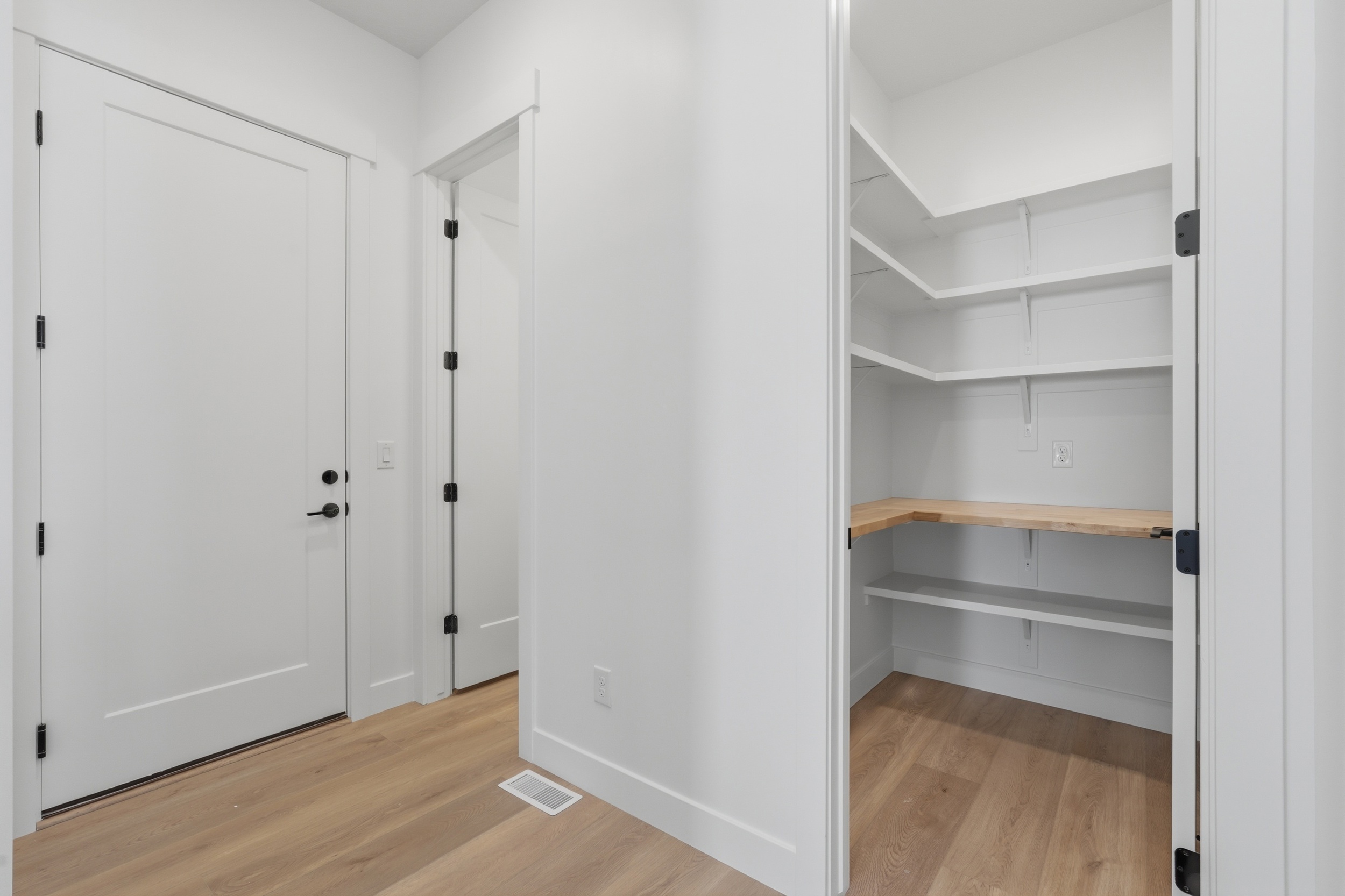 Chestnut – Modern home detail 28