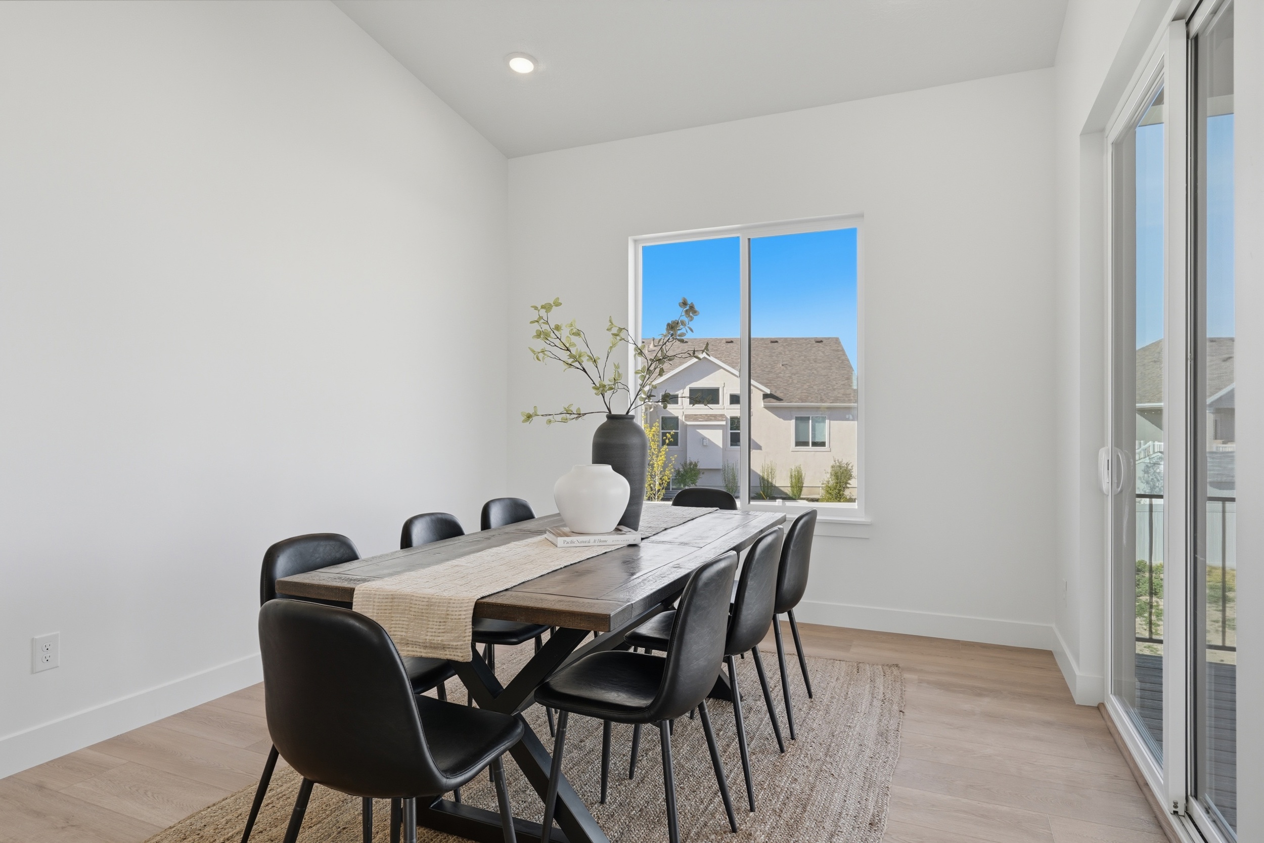 Chestnut – Modern home detail 12